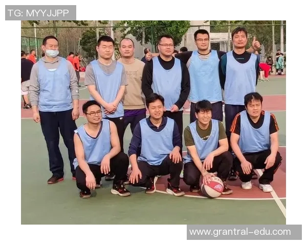 重庆篮球队与成都篮球队赛后复盘团队协作的精彩瞬间与战术分析 重庆篮球队与成都篮球队赛后复盘团队协作的精彩瞬间与战术分析